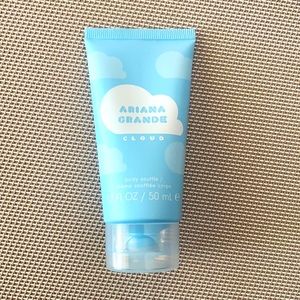 Ariana Grande Cloud body soufflé